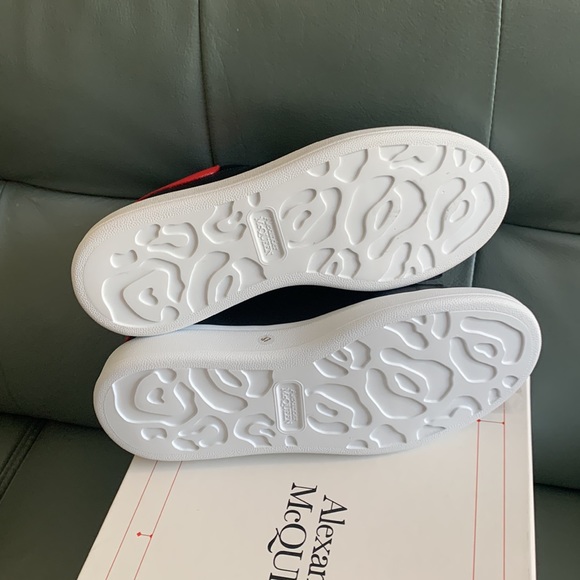 Alexander McQueen  Oversize Colorblock Sneaker BLACK/ DARK CORAL - Picture 13 of 15